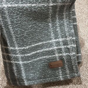 Koolaburra by UGG Cute And Simple Everyday Gray Grid Throw Blanket